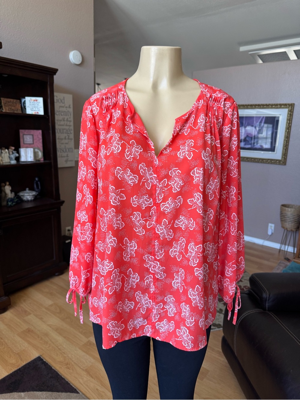 Collective Concepts orange & white V/neck long sleeves that tie/size XL